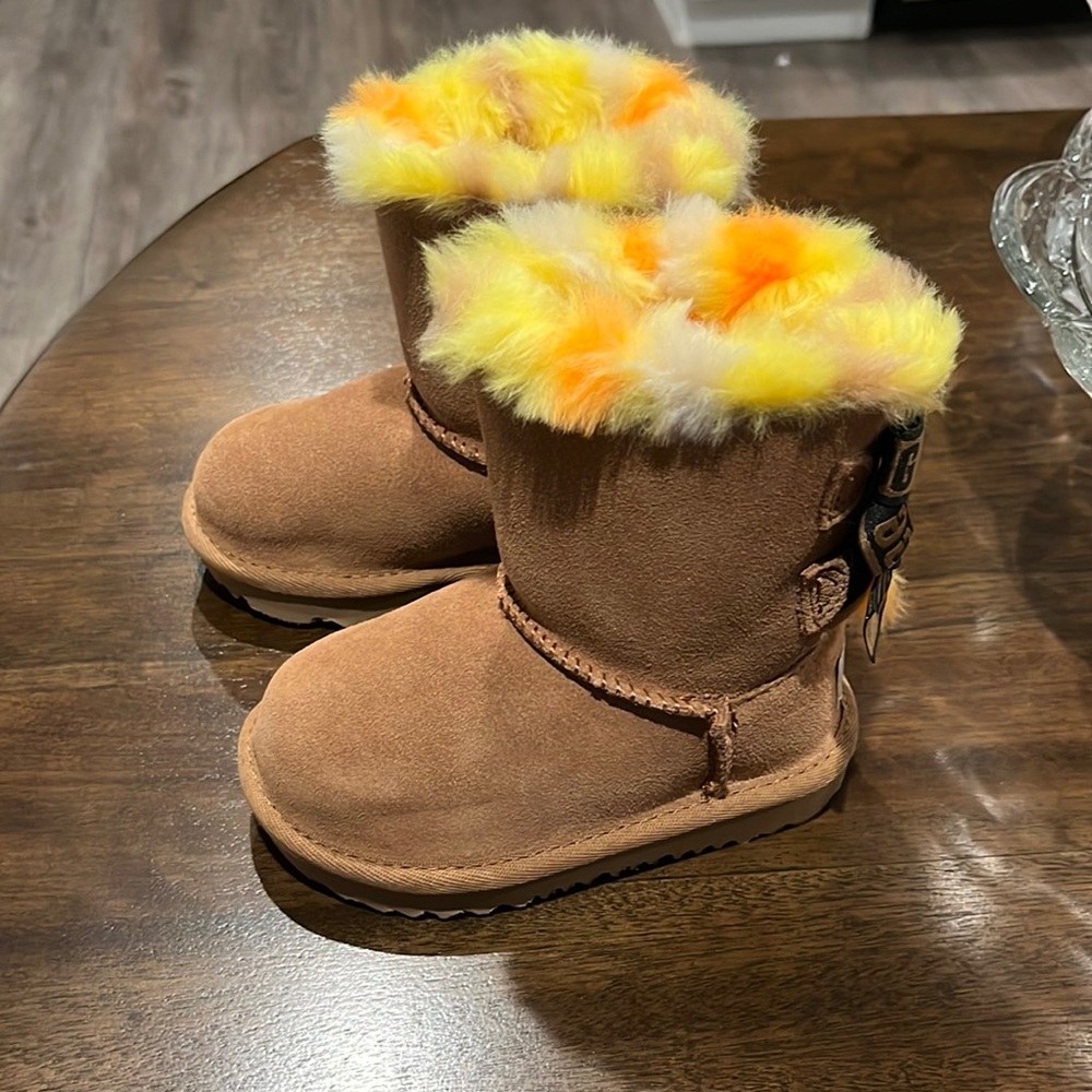 NIB UGG Youth Girls Bailey Bow Plaid Punk Boots